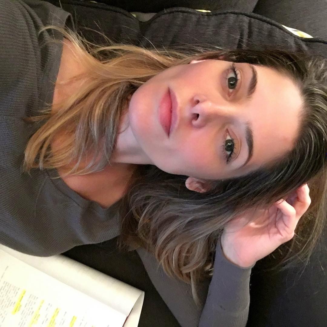 18 oktober: Day one on #antiquitiesfilm complete ✅ SO much fun :) Time to cuddle up with my script and get ready for tomorrow. #nerdlife #excitedforwork
