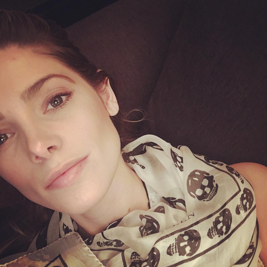 12 november: So ... I'm on a bunch of different meds, feeling bad for myself... When a wonderful little package arrived containing this beautiful @alexandermcqueen scarf I've been lusting over 🙊 perked me riiiight up! Bravo @andrewjwest, you're a pretty amazing human! Thank you!!! #grateful #obsessed #inlove #yesssssss
