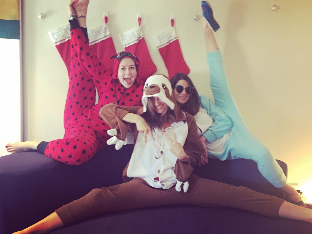 25 december: We're very serious people @quesocabesakt4 @audrhi #merrychristmas

