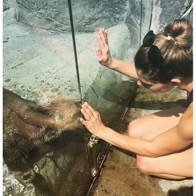 19 juli: Life. Complete. Otters have become a weird obsession of mine and I got to meet a few rescues today @vanaqua with @audrhi and @bpeach ! Really amazing to see animals rescued and cared for so well. ❤️
