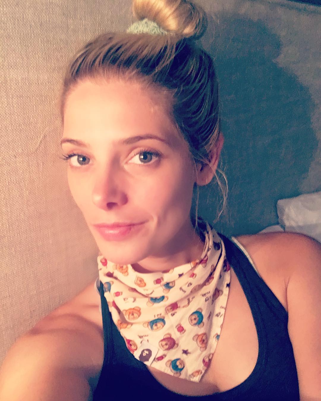 08 juni: Got my a$$ kicked in the gym today...and then stole my dogs grooming bandana, because I felt I earned it. #earnedit #gymsesh #sharingiscaring
