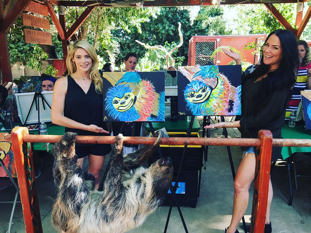26 juni: Don't even get me started on my artistic abilities. We wanted to try something different for our girls day and we ended up painting hanging out with some sloths. Anyone have a new adventures this weekend?
