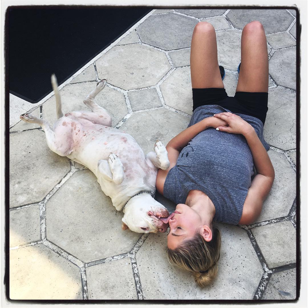 06 juli: Ella is my spirit animal..... and my excuse to take a break during a workout.
