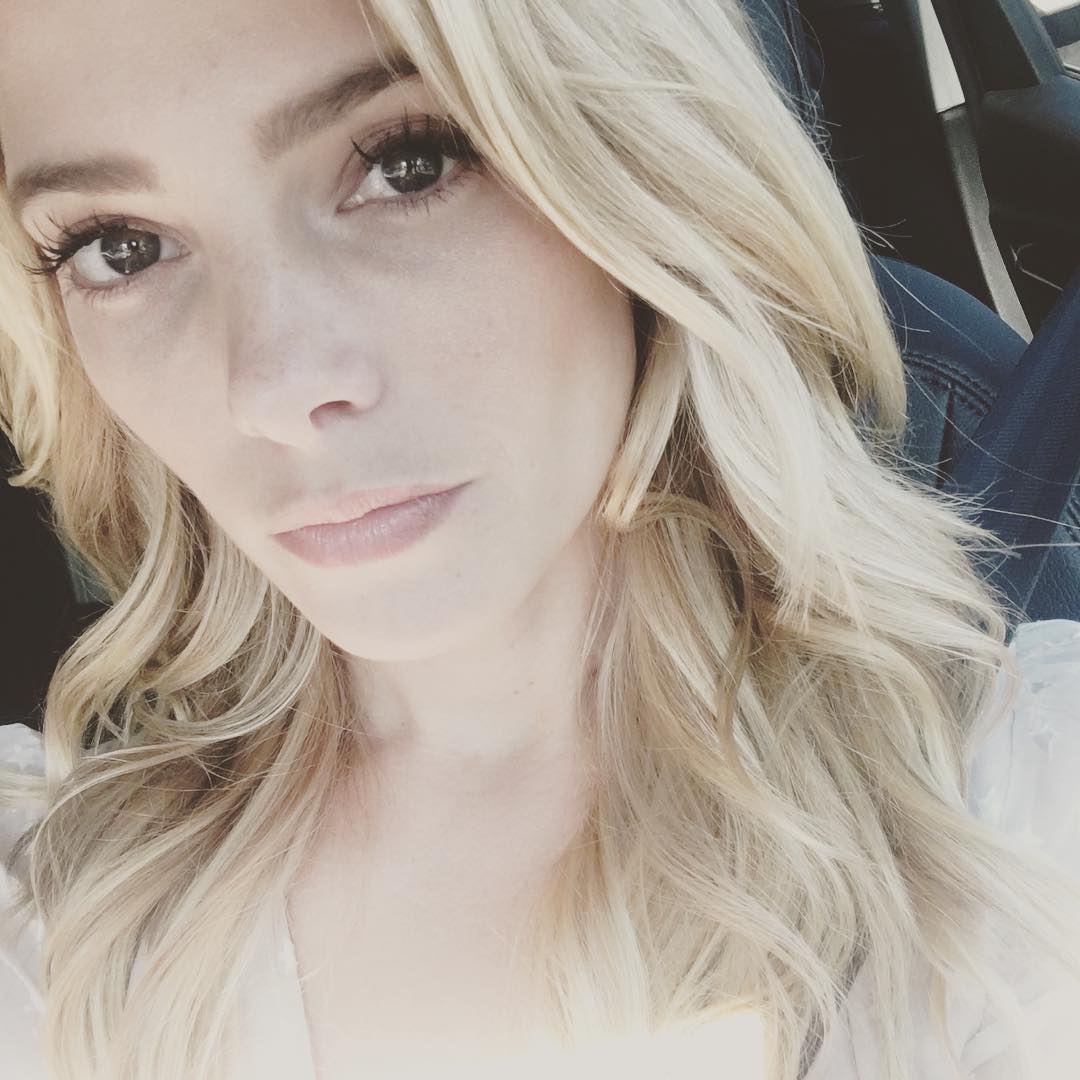 05 augustus: What do you do when you're sitting in unmoving bumper to bumper traffic? Up your car selfie of course.... better than getting frustrated 😺#tgif #traffic #happyfriday
