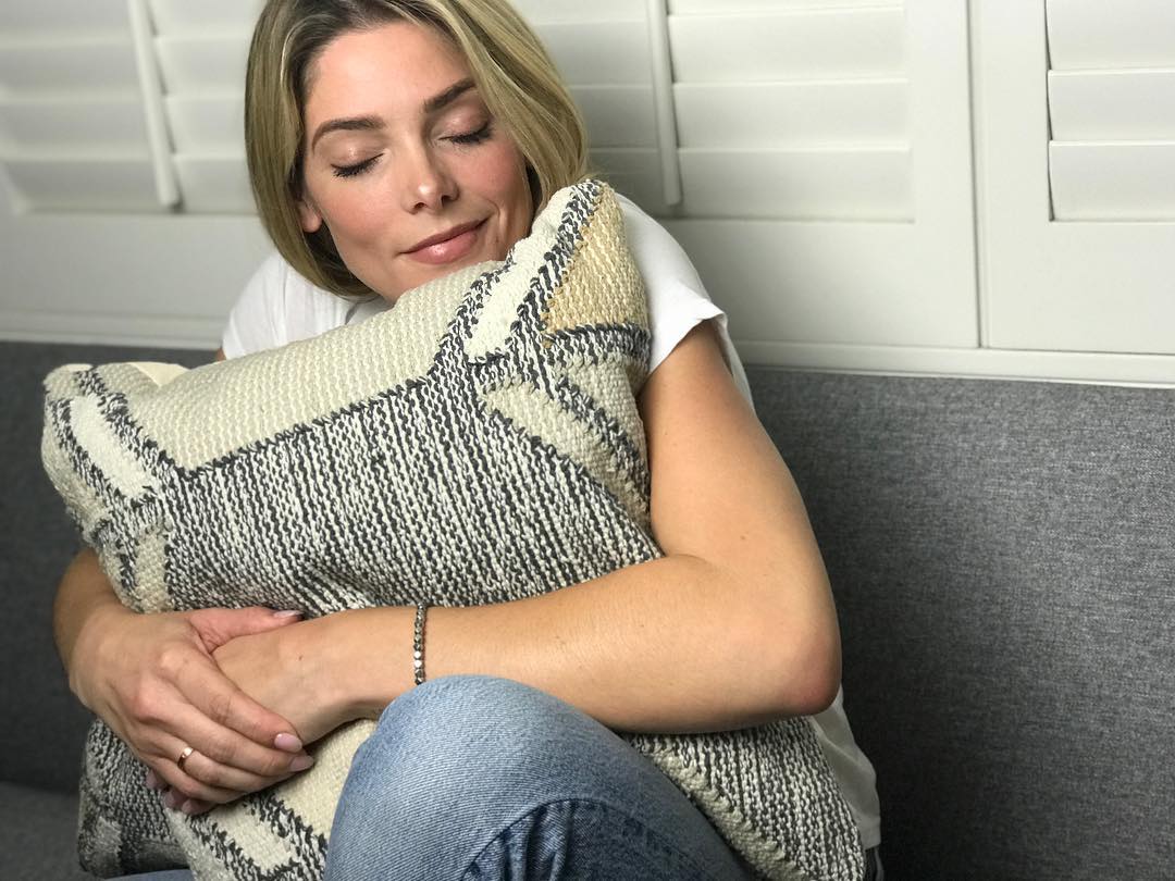 08 oktober: #ad That face when your replace your fiancés beanbag chair with some modern grown-up furniture from #Project62 and @target! See my Instagram story today to see all my favorite products! (Link in bio)
