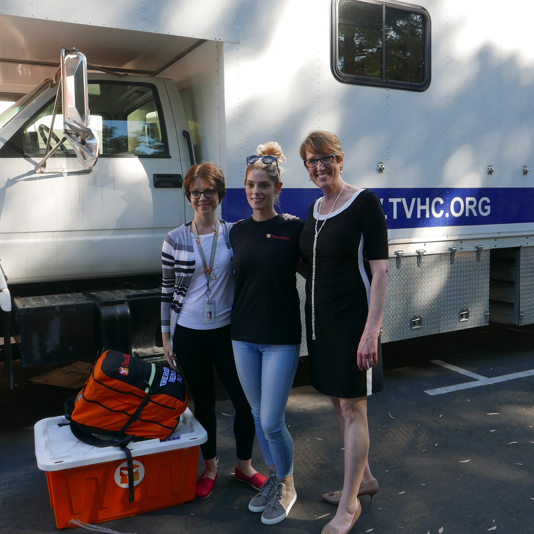 25 oktober: We made it to Santa Rosa to help in any way we can. Thank you @santarosacommunityhealth for allowing us to see the great work you’re doing. #californiafirefund #directrelief @ericamadio @simplyjen22 @audrhi
