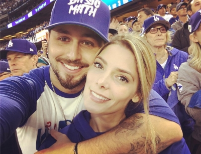 02 november: Me and my sexy man rooting hard for the @dodgers #worldseries
