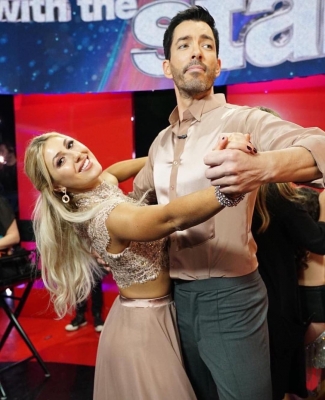 07 november: Hey guys! My multitalented friend @mrdrewscott has been killin the game on this season of @dancingabc but we gotta keep the votes going! Go to www.teamhotproperty.com to continue the support 👍👍👍👍 #teamhotproperty
