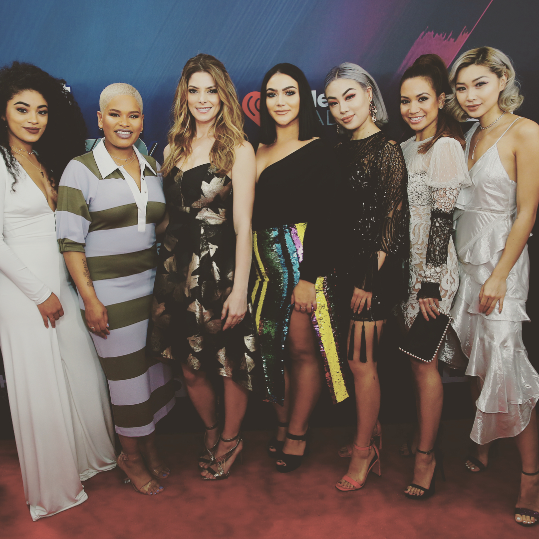 12 maart: So honored to join @lorealmakeup for the #iheartawards2018 tune in now!! #ad #fangirls #musiclover
