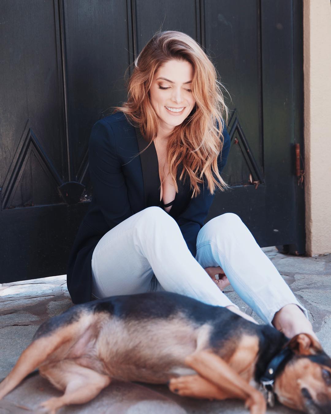 01 april: So excited for a girls weekend but missing this pup. Pup separation anxiety. Anyone else get that?
