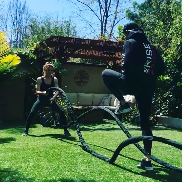 16 april: Friends that work out together... crush life together @josephchase ❤️#motivationmonday
