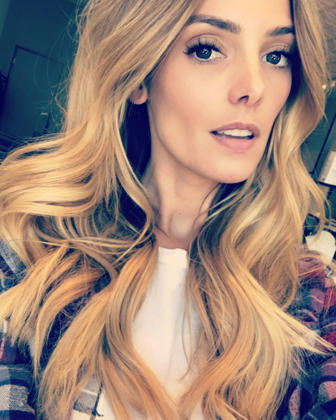 24 juni: Obsessed with my new hair! @sherri_bellesirenesalon @bellesirenesalon thank you for being a Boss Lady! Such a Sunday funday with you and @josephchase #❤️
