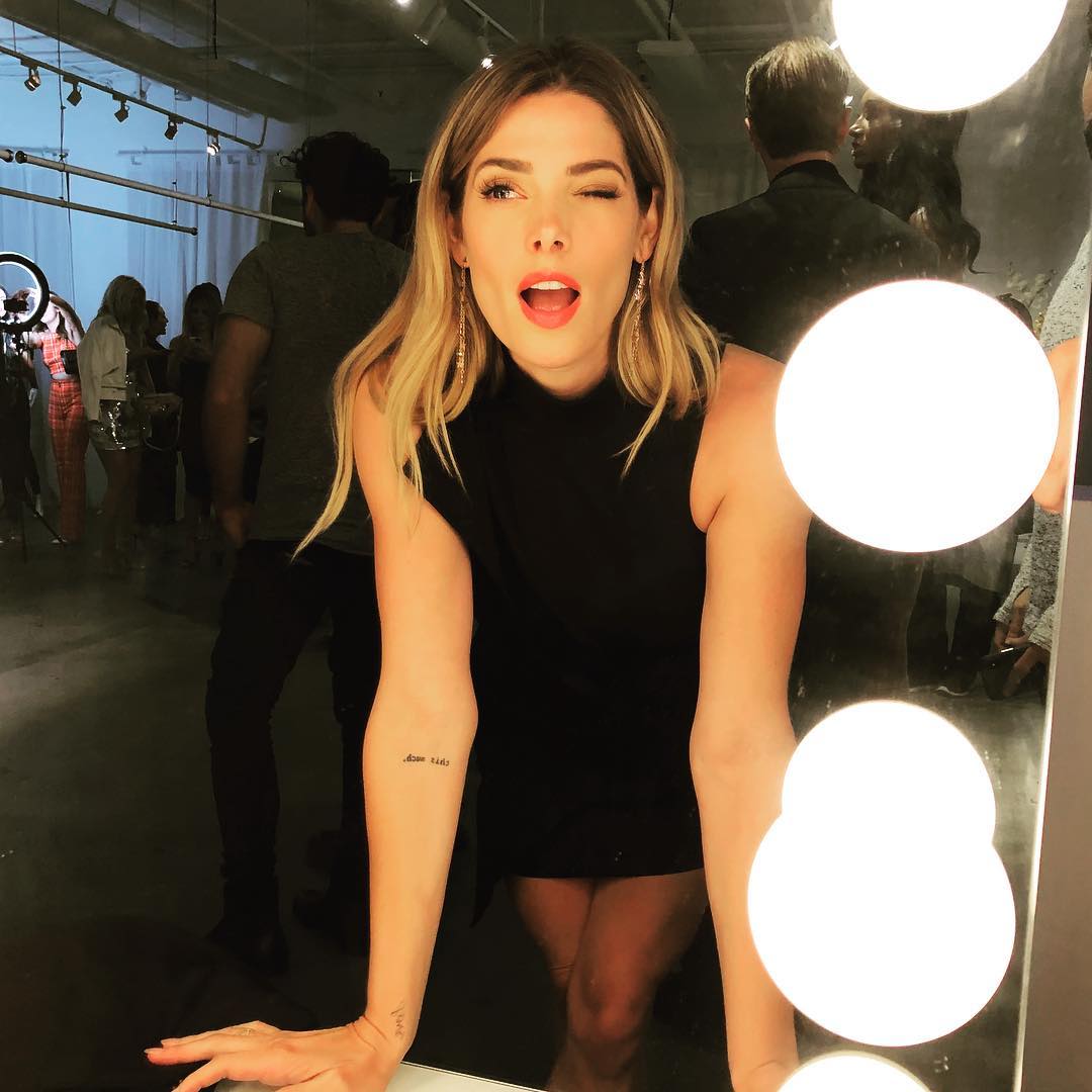 23 juni: I feel like I wouldn’t get a great response if I did this in public. My sexy wink looks like I got something stuck in my eye. #gameproblems😂
