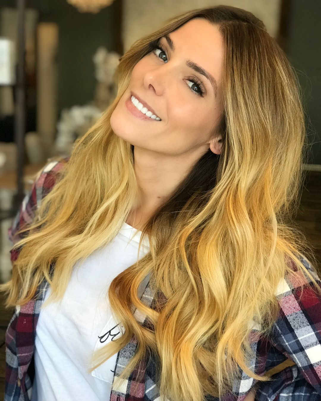 24 juni:Obsessed with my new hair! @sherri_bellesirenesalon @bellesirenesalon thank you for being a Boss Lady! Such a Sunday funday with you and @josephchase #❤️
