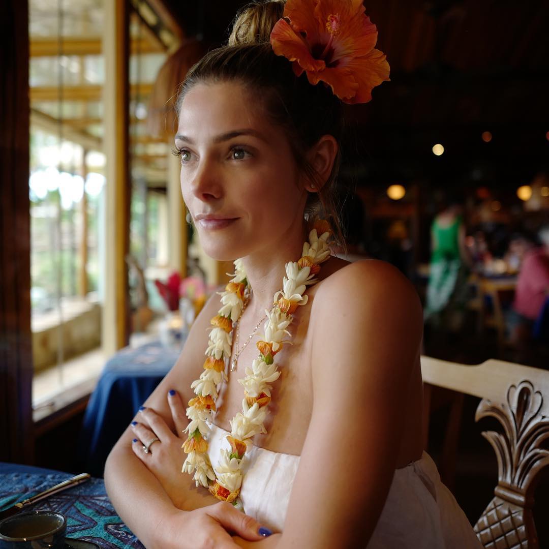 15 juli: Give me a flower to put in my hair. #IslandGirl
