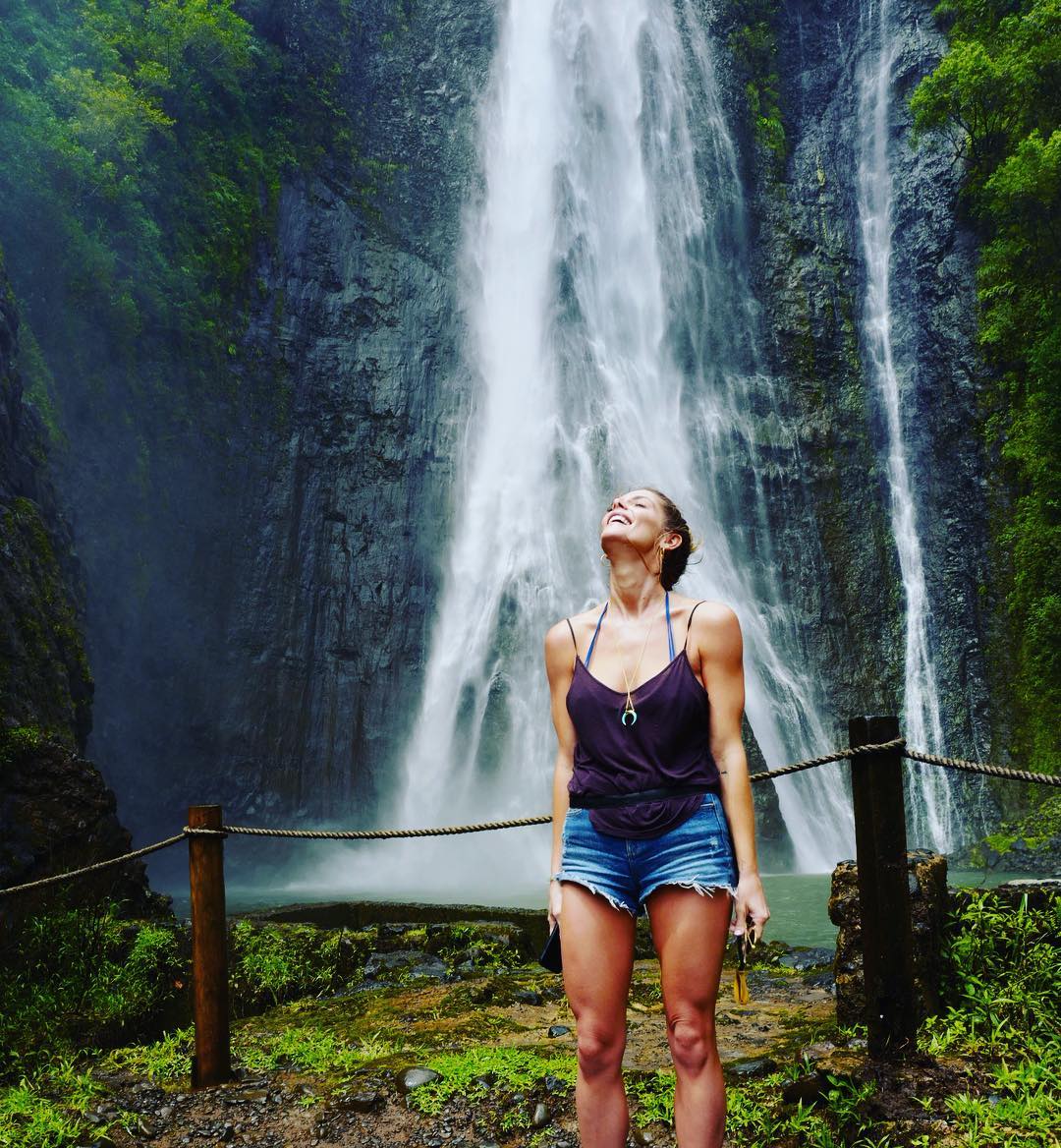 2 augustus: When you’re having a hard time getting through the week, take a step back to truly appreciate the beauty in the nature around you. Put your phone away, sit in silence, and take in your surrounding. There’s a healing and calming power to it. And it’s nice to take a deep breath and a moment to yourself. #nature #breathtaking #centeryourself
