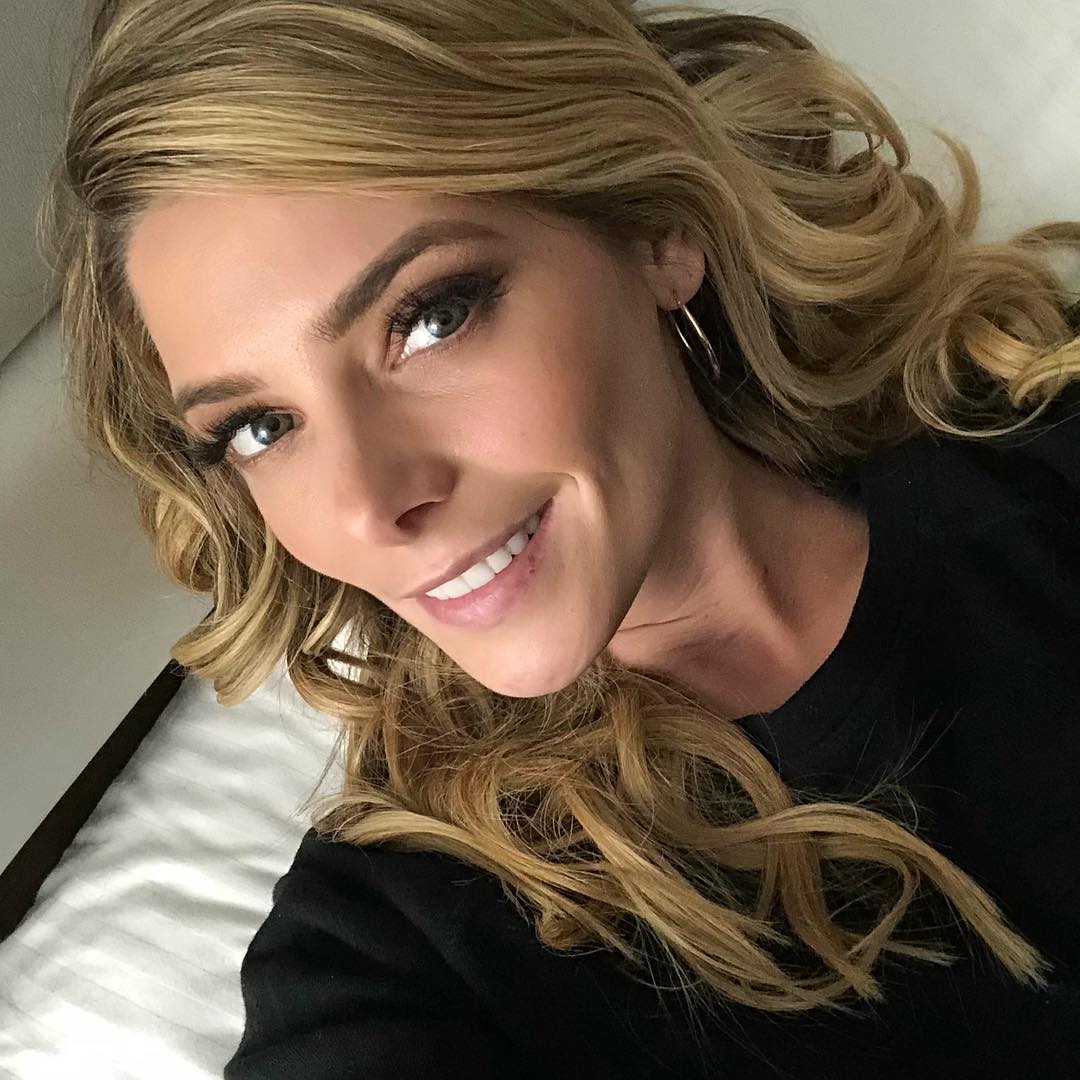 29 augustus: All smiles bc I can finally announce that I’m joining the cast of @stepupseries and I’m SO excited!! Also... It’s Wednesday beautiful people!! Let make it count!
