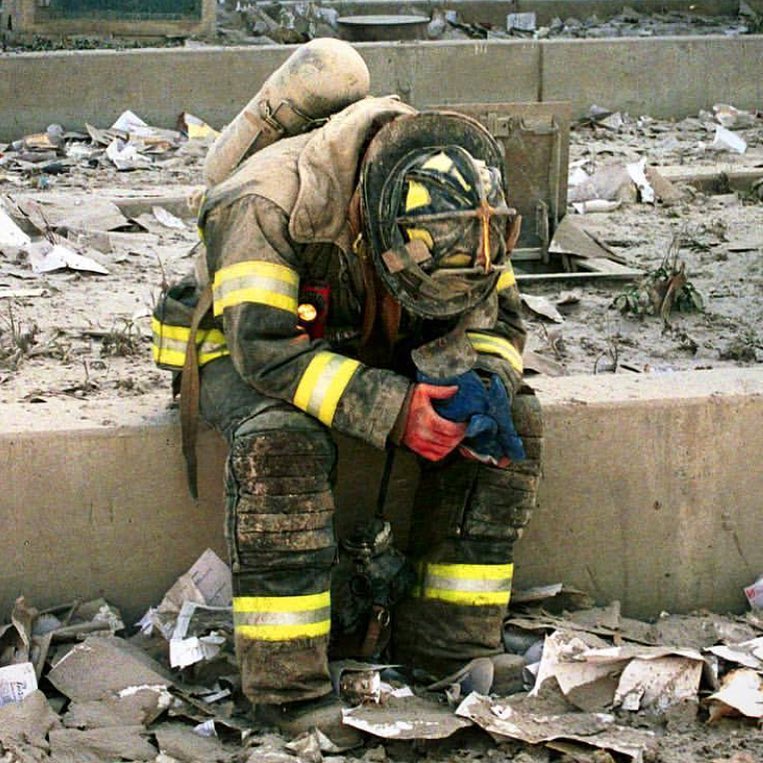 11 september:On this day, thousands of Americans lost their lives. I’m grateful to all of the men and women who risked their lives to help save others. This day rocked and devastated our country, but we stood strong and pushed forward, as and we always will. I’m so grateful to be an American, to be my mother and fathers daughter, a sister and a wife. Tell those around you how much you love them. #neverforget #911
