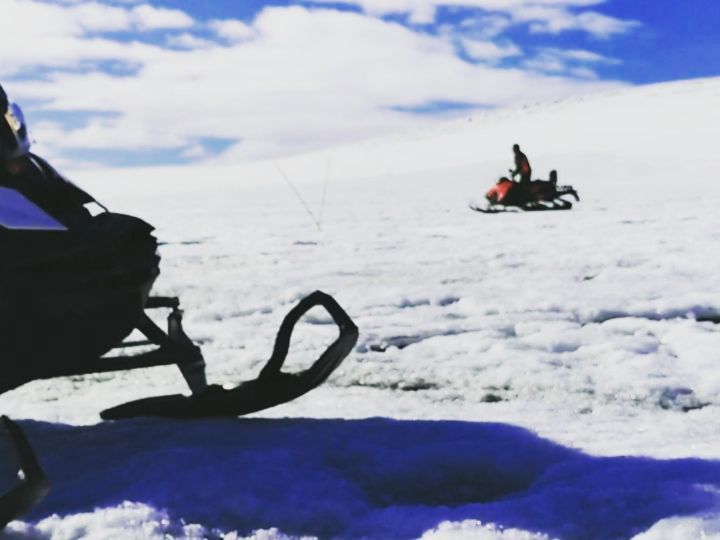 18 september: We had so much fun in Iceland for @paulkhoury 30th! The best part was we were able to capture it all on the @red.hydrogen! I was blown away with how epic these photos and videos came out!! #iceland #redhydrogen #h4v
