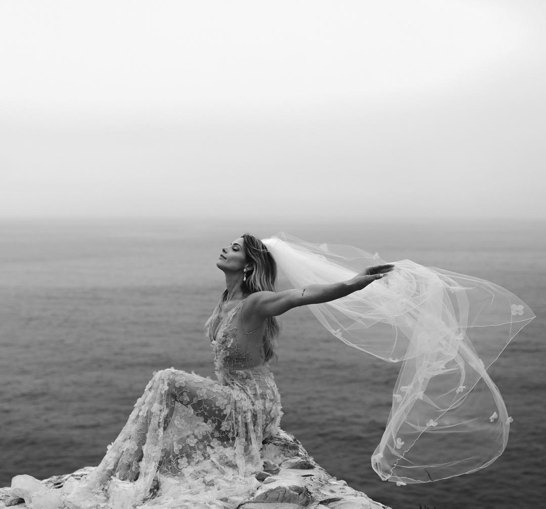 20 september: If you’re a bird I’m a bird @paulkhoury @sarahfalugoweddings #letsflytogether #sarahfalugoweddings
