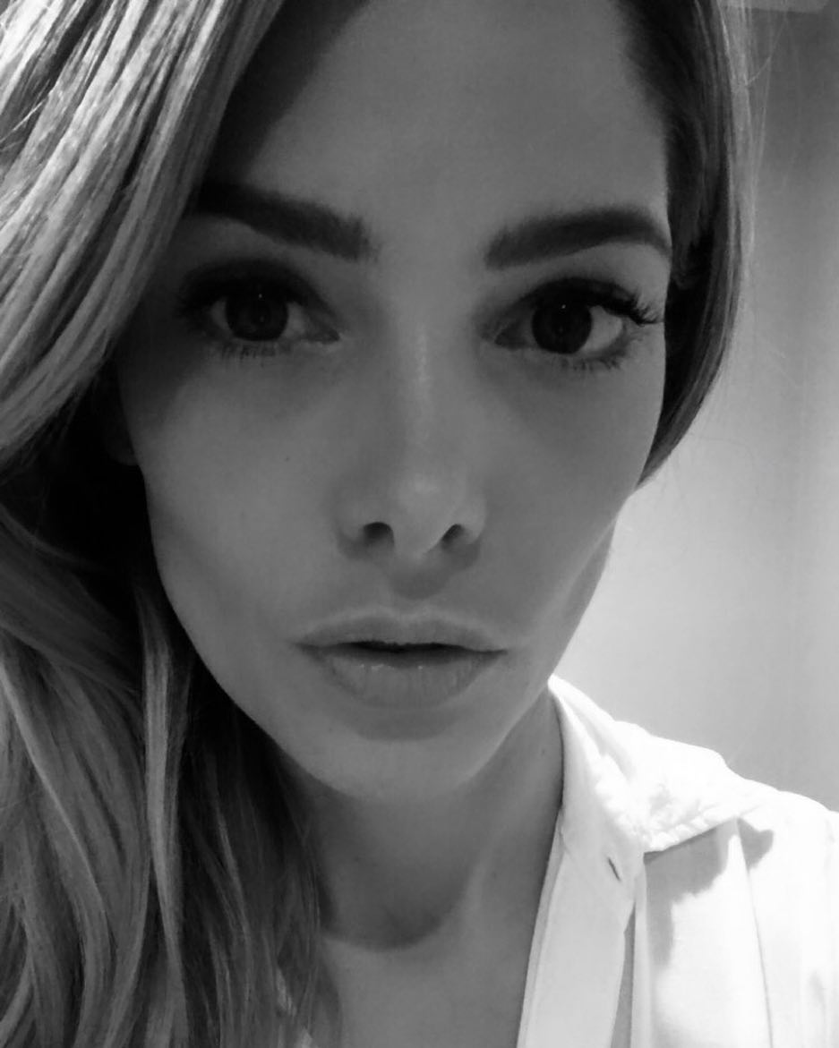 29 november: That one time I️ had blonde hair... kinda miss it but I’m excited to be back to my brunette roots... why do you guys think?
