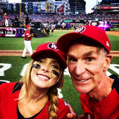 16 juli: Mission complete. Had such a great time with everyone at the @mlb #celebsoftball and yes, I️ did meet @billnye
