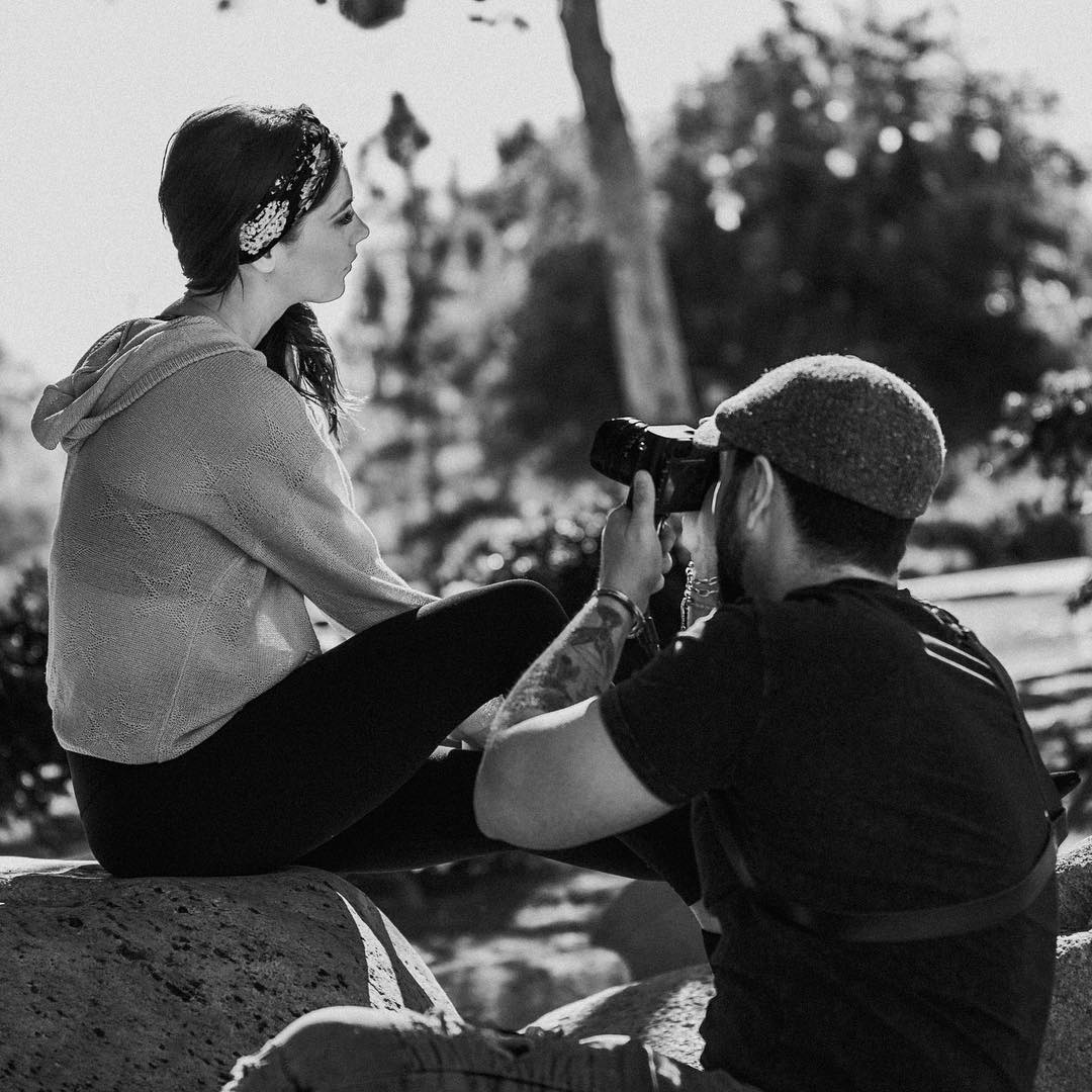 27 januari: I’m taking full advantage of this beautiful LA weather.... and of my talent AF husband ❤️ #muse #bliss 📸 @paulkhoury
