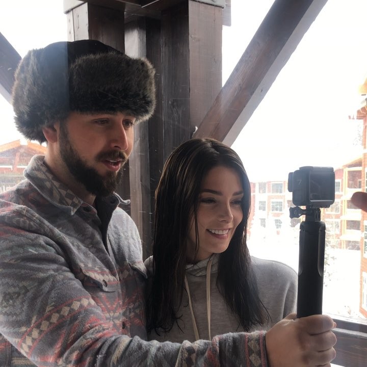 11 februari: There are few people who can convince me to take a snowball to the face @dylanefron #mammothfilmfestival
