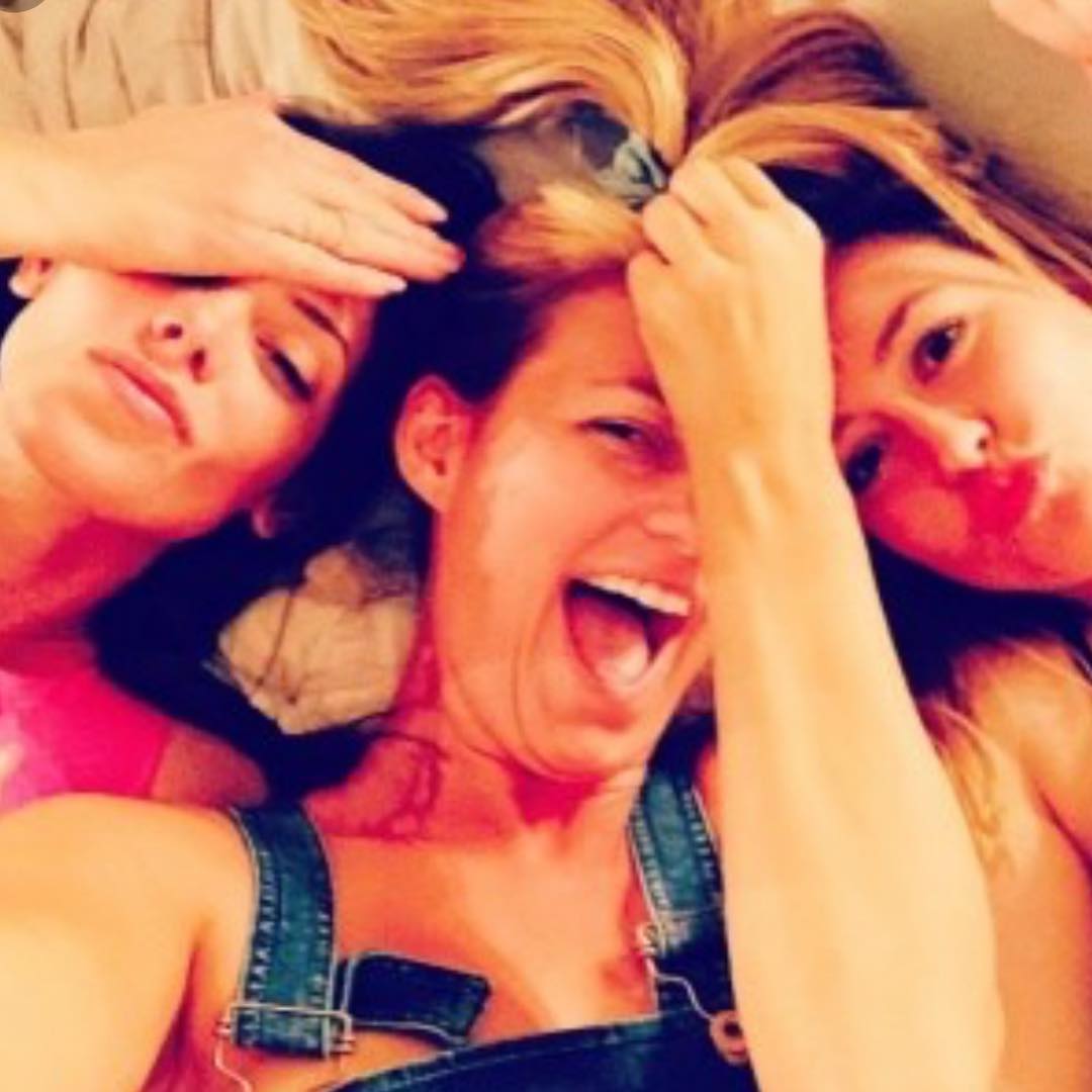 17 februari: Happy birthday to the literal life of the party and real life energizer bunny. You never cease to amaze me with your thoughtfulness and your commitment to your friends, family and work. Somehow you balance it all seamlessly again and again... and again. And also ... your immense love for bacon, pickles, and OJ... your ability to consume SO much of each and STILL look the way you do is baffling. Happy birthday @audrhi
