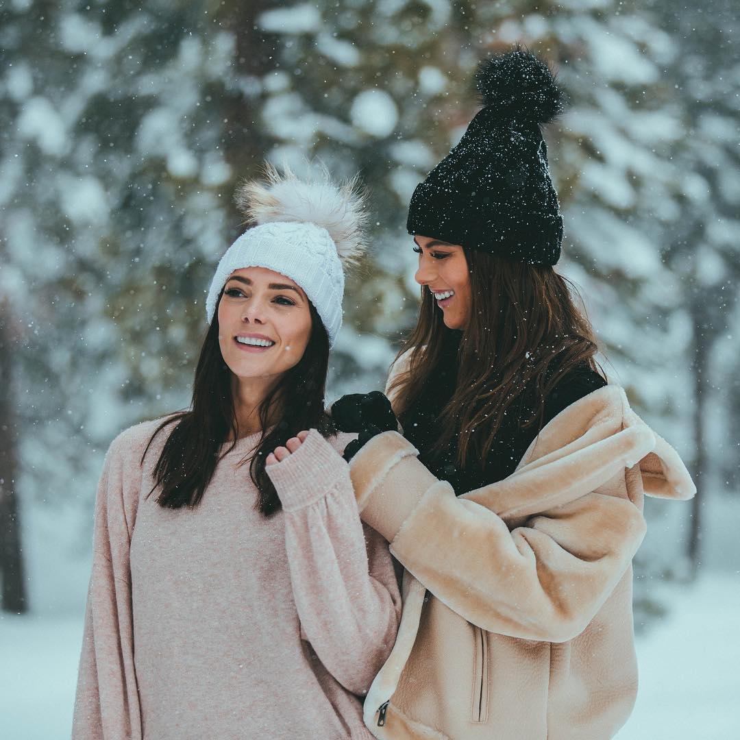19 februari: Thank goodness for cozy sweaters, cute hats, and friends that coordinate. ❄️❤️ 👯♀️
19 februari: Thank goodness for cozy sweaters, cute hats, and friends that coordinate. ❄️❤️ 👯♀️