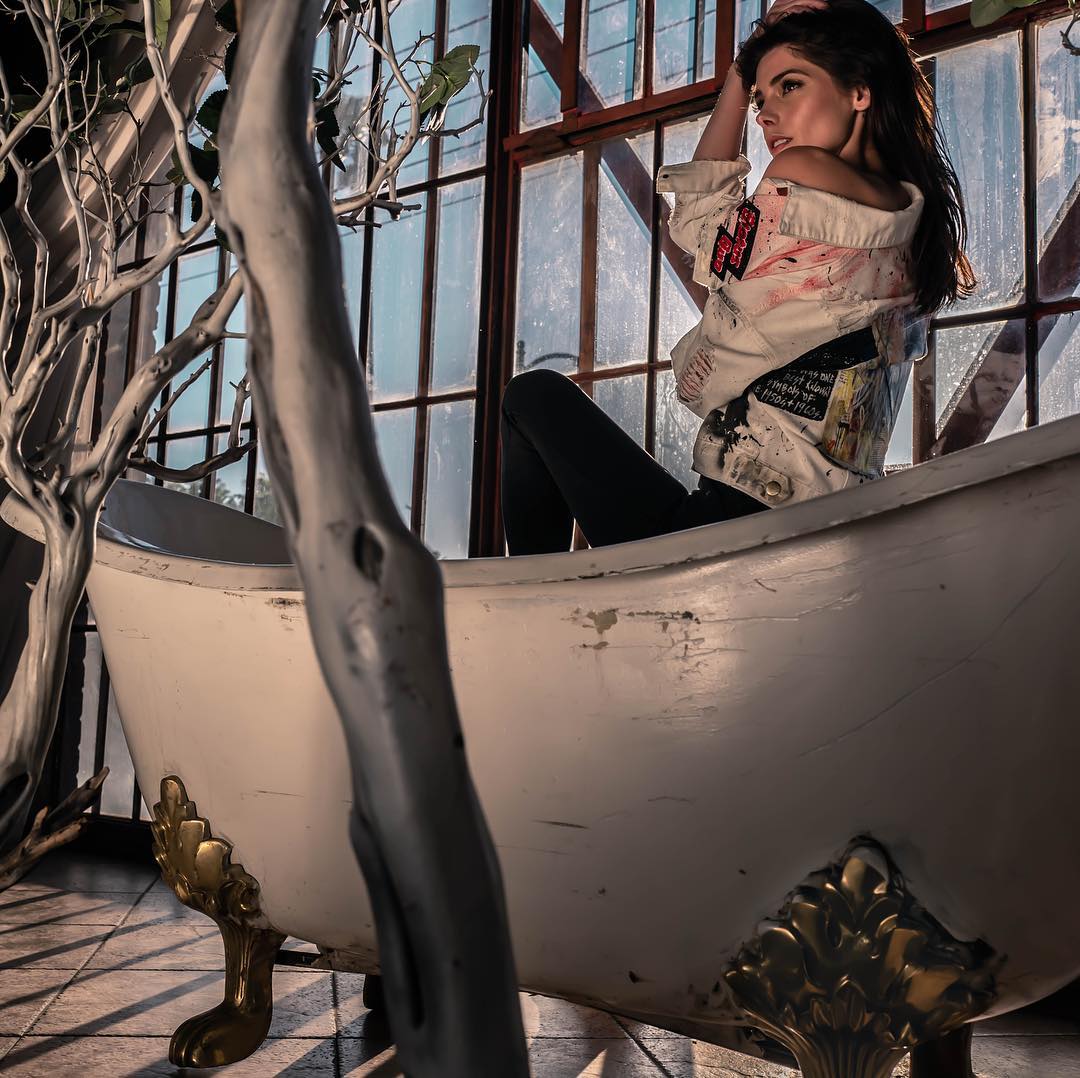 28 februari: A candid photo @paulkhoury took of me in the bathtub one time.
28 februari: A candid photo @paulkhoury took of me in the bathtub one time.