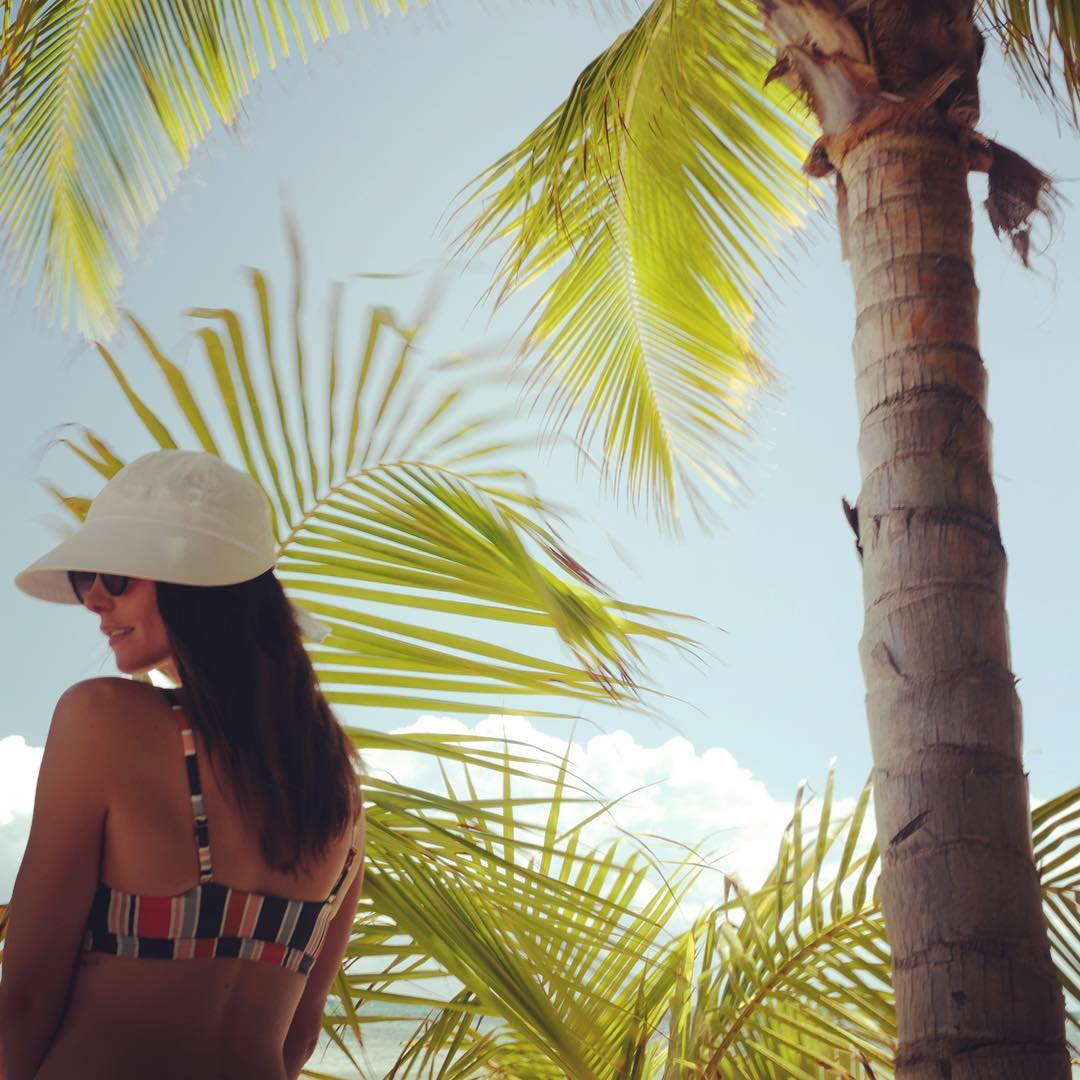 23 april: Traveling is one of @paulkhoury and my absolute favorite things. We love exploring new places, meeting new people, and experiencing all this Earth has to offer us! Thankful today for all the beautiful places we've been and everything our planet has to offer us. What's your favorite place you've been? #EarthDay
