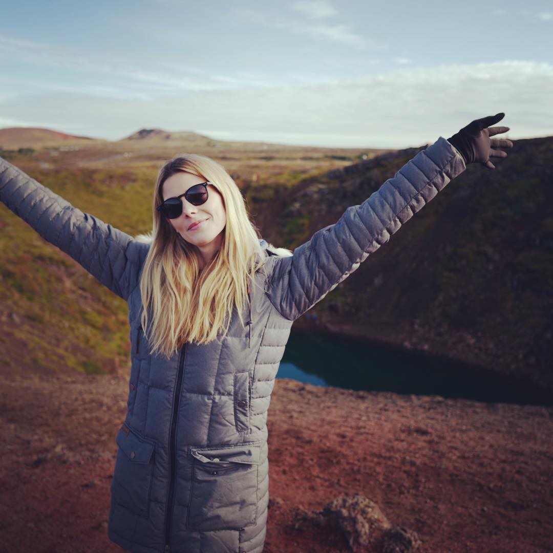 23 april: Traveling is one of @paulkhoury and my absolute favorite things. We love exploring new places, meeting new people, and experiencing all this Earth has to offer us! Thankful today for all the beautiful places we've been and everything our planet has to offer us. What's your favorite place you've been? #EarthDay
