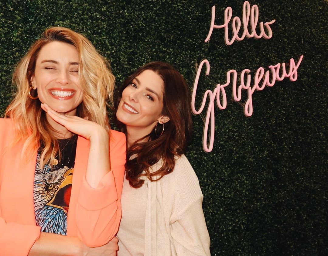 11 mei: With friends like these.... who needs anything else... thanks for my sweet back rub girrrrrl. #girlpower #laughtillithurts
11 mei: With friends like these.... who needs anything else... thanks for my sweet back rub girrrrrl. #girlpower #laughtillithurts