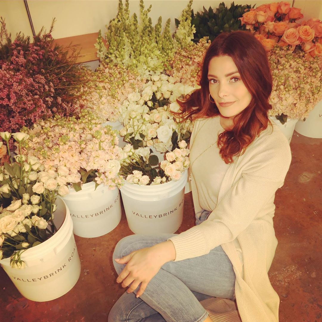 29 mei: There’s nothing like a little mid week flower pick me up. I’m personally a gardenia, peony, and tulip girl, what about you?? Oh! And Orchids! #natureisamazing #flowers #wednesday #midweek
29 mei: There’s nothing like a little mid week flower pick me up. I’m personally a gardenia, peony, and tulip girl, what about you?? Oh! And Orchids! #natureisamazing #flowers #wednesday #midweek