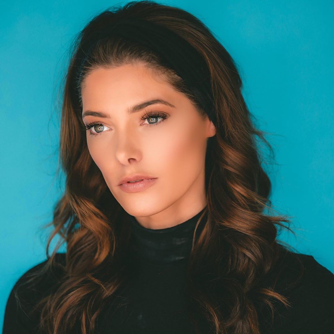 31 mei : Daydreaming about what the weekend will bring. What’s your favorite weekend adventure?? * hair: @josephchase * makeup: @marissabmakeup * photo: @captnquinn
