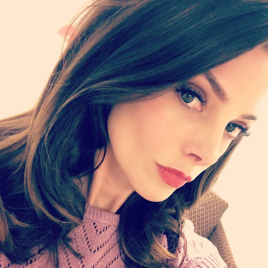 31 augustus: Jenny says 👋 from Brooklyn. #nyc #blackjackmovie #set #80sbaby
