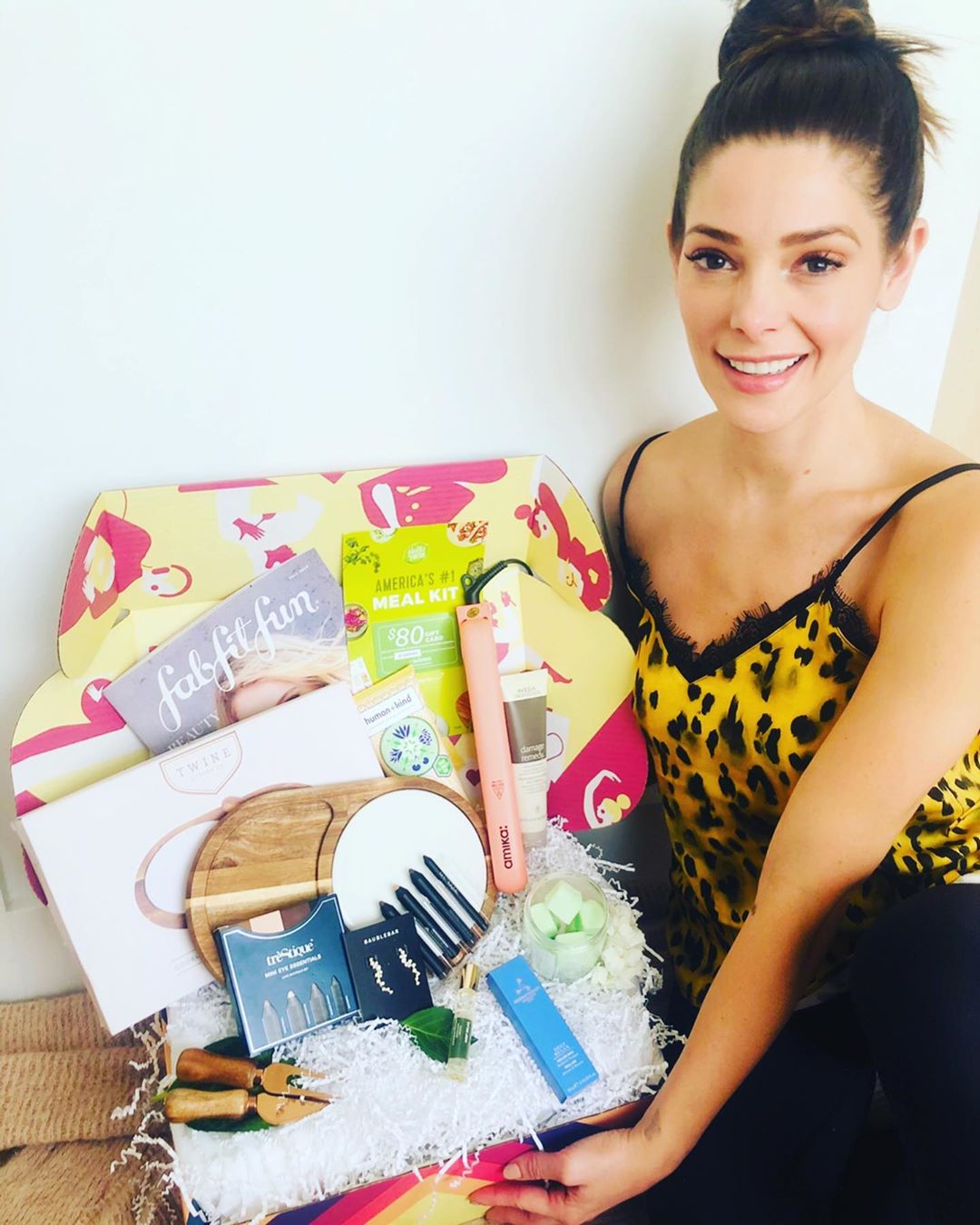 16 september: #fabfitfunpartner
I️ just received my #fall #fabfitfun box and It. Is. Epic. It’s full of everything I need to help keep my hair and skin glowing during the change of season. #selfcare anyone? The products are SO fun to discover but my favorite part of receiving my @fabfitfun box is knowing that they partner with a new charity and female founded company every season... so I’m gifting myself while contributing to giving back to others. You can get yourselves or a friend their own box at www.fabfitfun.com and use my coupon code ASHGREENE and get $10 off your first box. Tag a friend who needs this box! They’ll thank you :) #treatyourself #selfcarefirst #selflove #womensupportingwomen #ad
