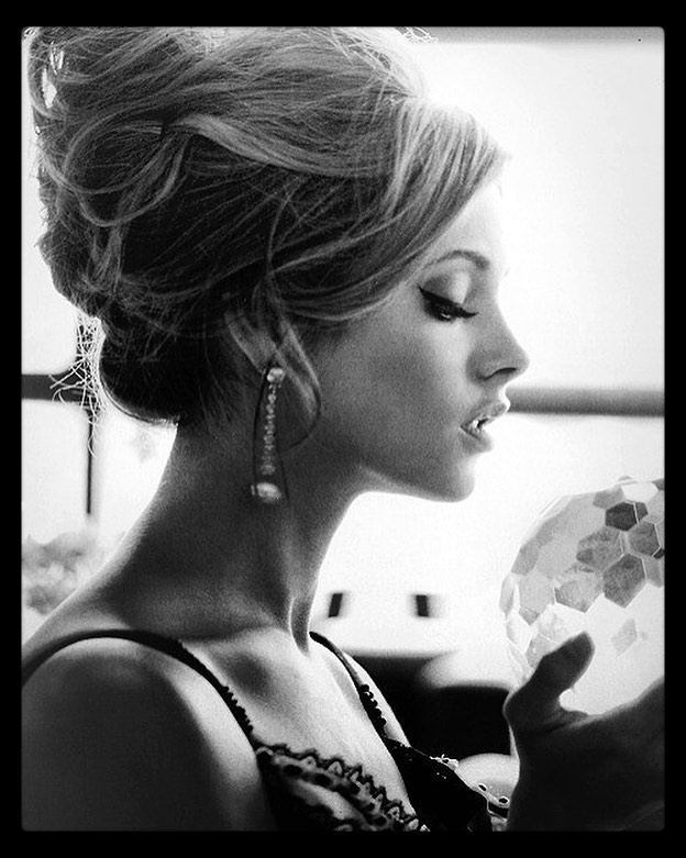 03 oktober: Dear Crystal Ball... Can We Skip Thursday And Head Straight To Friyay? #happy #humpday🐪
