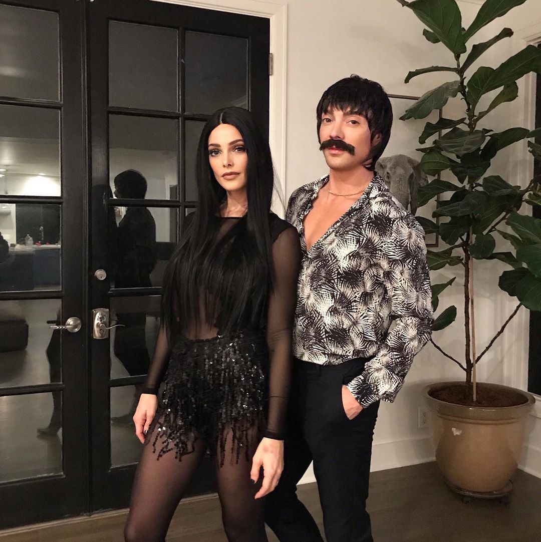 26 oktober: “ I got you babe” always. @josephchase #sonnyandcher #halloween
