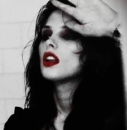 31 oktober: Don’t you know I bite when the sun sets? #happyhalloween
