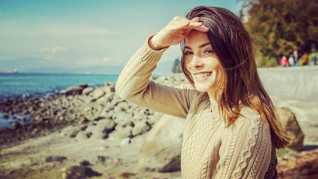 5 november: It doesn’t have to be hot to enjoy the beach. We were wandering around Vancouver with no specific destination and ended up having a picnic on the beach... I can’t wait to do it again. #fallpicnic #vancouver #sweaterweather
