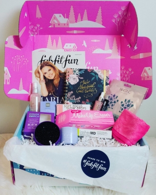 04 december: I’m thrilled to be a #fabfitfunpartner again for their Winter ❄️ Box!! I love that I get to pick out tons of awesome full sized products for each of my boxes and discover new brands but I’m MORE in love with the fact that @fabfitfun partners with charities and female founded companies each season. It’s a win win.
If you want to get In on the action you can use my code ASHGREENE10 And get $10 off you first box at www.fabfitfun.com
Tag a friend who needs this box.. or gift them one! I tag @juliapolis ❤️ #treatyourself #womensupportingwomen
