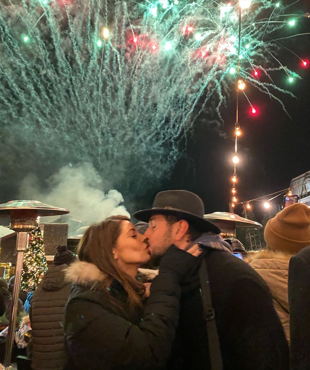 01 januari: Here’s to 20/20 my love. I can’t wait to embark on our next amazing journey. #happynewyear2020
