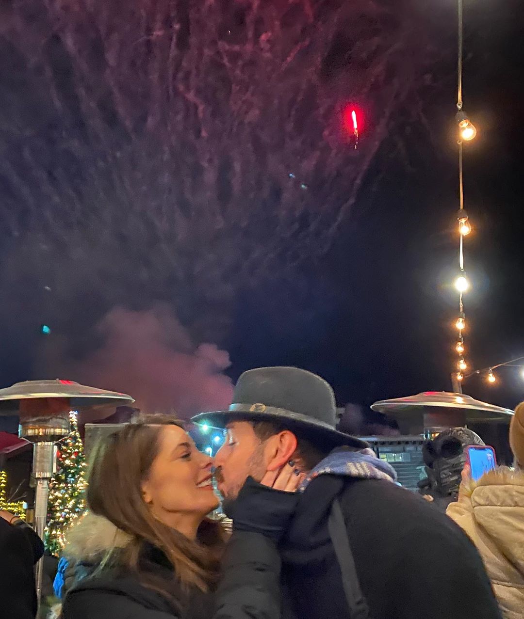 01 januari: Here’s to 20/20 my love. I can’t wait to embark on our next amazing journey. #happynewyear2020
