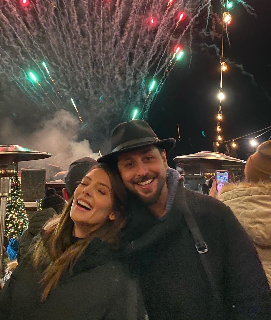 01 januari: Here’s to 20/20 my love. I can’t wait to embark on our next amazing journey. #happynewyear2020
