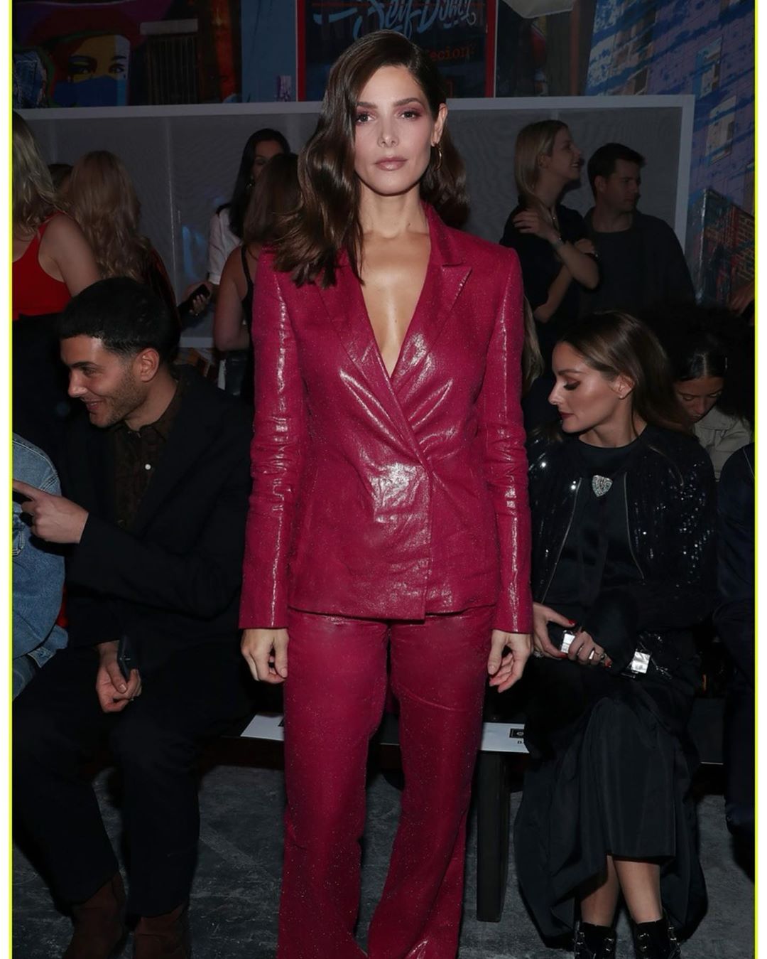 09 februari: Thank you @e1972official and @juliahaart for such an incredible evening. It was power, passion, elegance and a party all wrapped into one. Beautiful.
Hair: @thedavidcruz
M/U: @makeupqueennyc
Styling: @livkhoury
Suit: @gennyofficial
