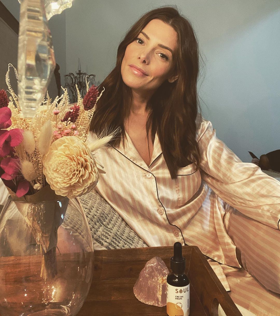 26 maart: I’ve mentioned @mysoulcbd before and feel it’s a great time to reiterate what a fan I am. Im not a big believer in sleeping pills so when I’m feeling a bit antsy before bed, a few drops of their CBD oil really helps me relax and drift off to sleep ❤️ In this time of unease I thought I’d mention it for anyone who might also benefit. My code will get you 20% off. www.mysoulcbd.com AG20
I’d LOVE to hear your feedback if you grab some goodies for yourself! #sweetdreams #healthandwellness
