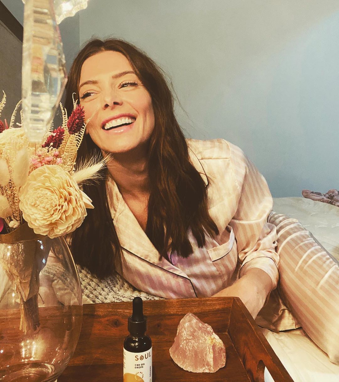 26 maart: I’ve mentioned @mysoulcbd before and feel it’s a great time to reiterate what a fan I am. Im not a big believer in sleeping pills so when I’m feeling a bit antsy before bed, a few drops of their CBD oil really helps me relax and drift off to sleep ❤️ In this time of unease I thought I’d mention it for anyone who might also benefit. My code will get you 20% off. www.mysoulcbd.com AG20
I’d LOVE to hear your feedback if you grab some goodies for yourself! #sweetdreams #healthandwellness
