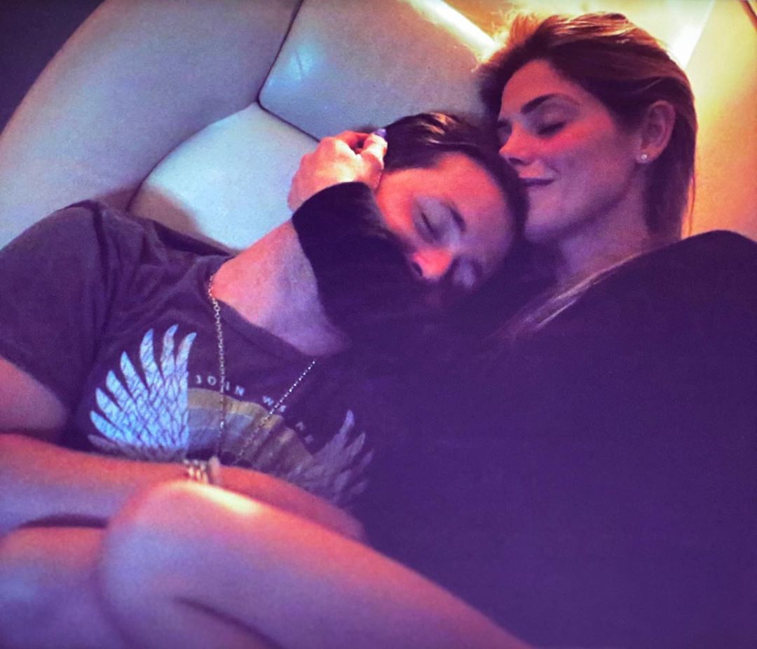 9 april: IDK why this photo brings me so much joy... but it does, every time I look at it. #mylove #flymetothemoon #forever
